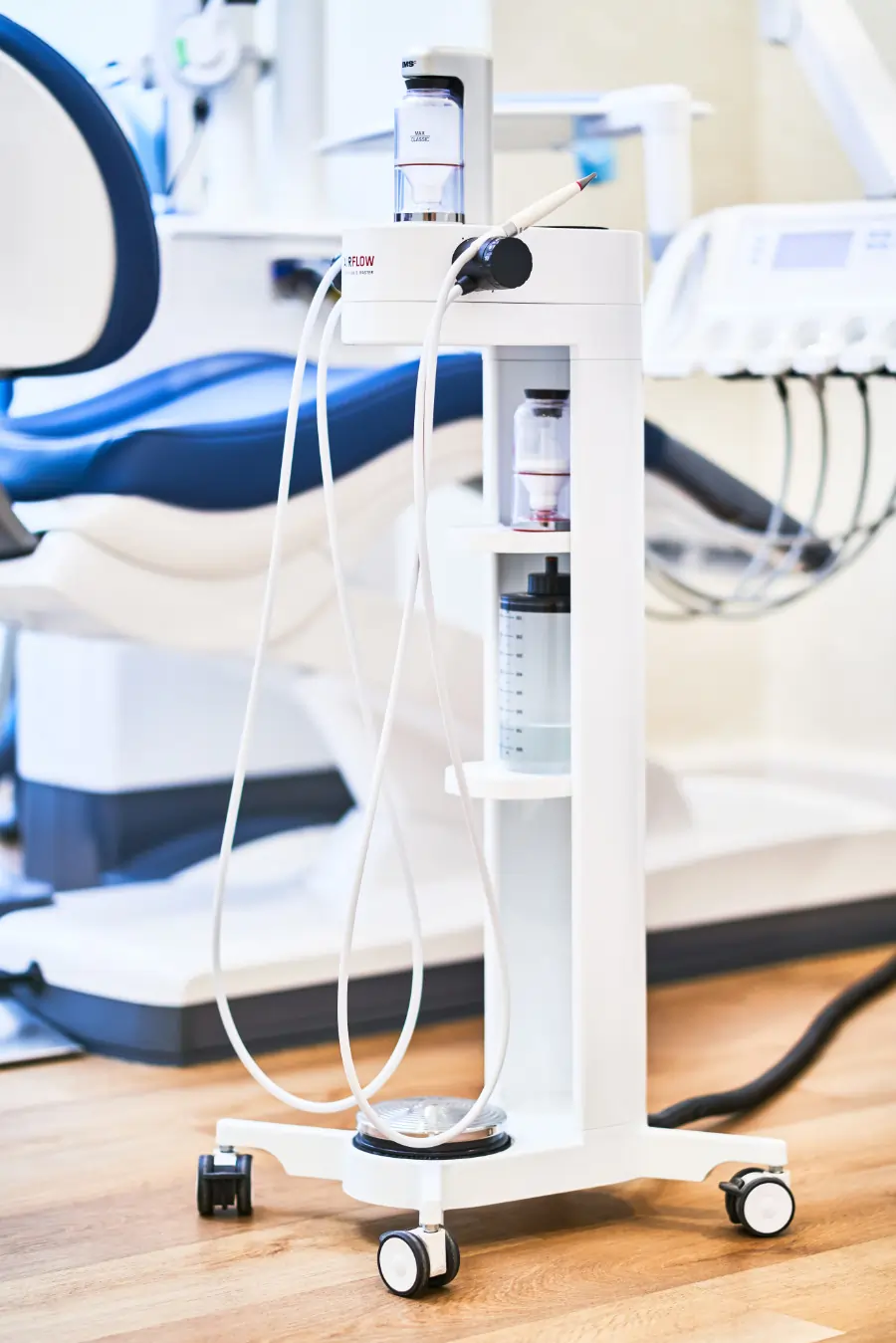 Professionelle Zahnreinigung mit EMS Airfow